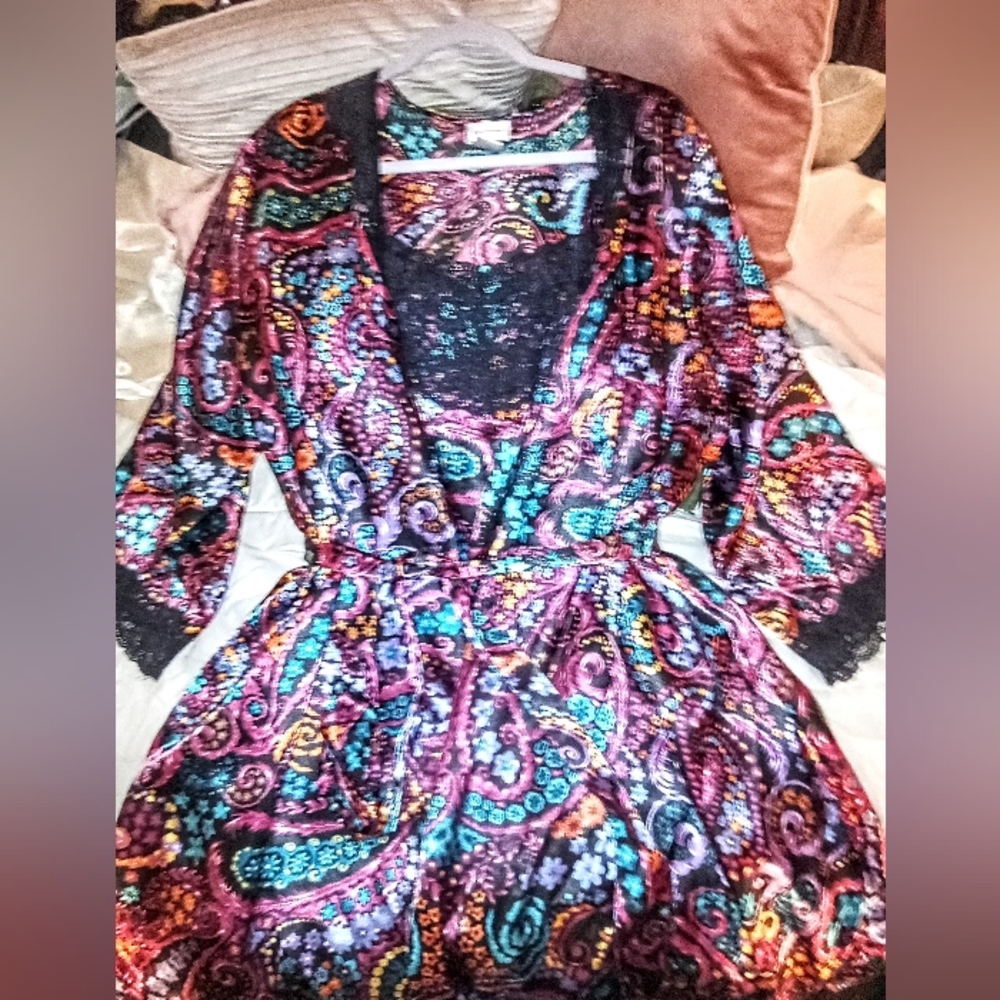 *Plus Size* Luxurious Kimono-Style Satin Robe - Picture 2 of 8